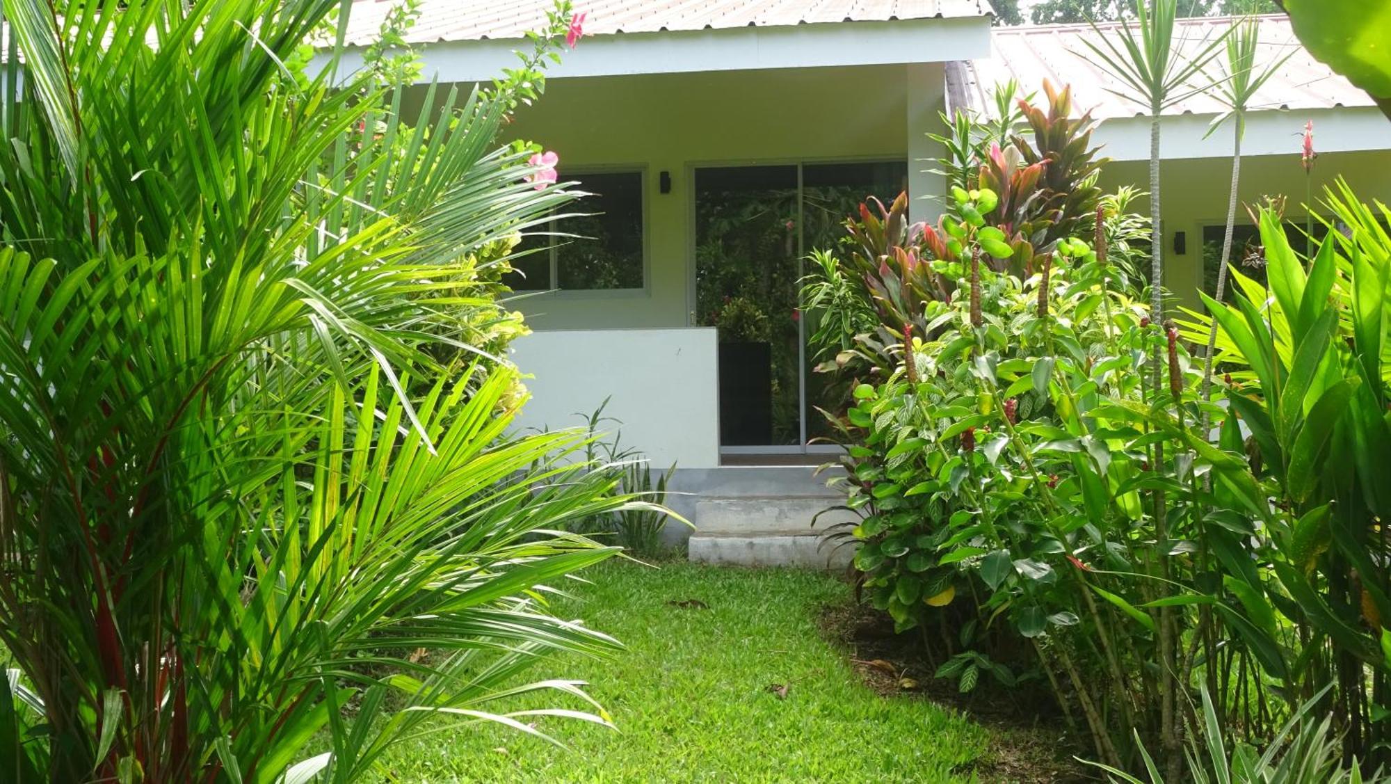 Acacia'S Cottages Mit Starlink Wifi Mambajao Exterior foto